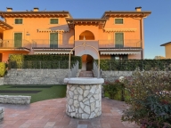 Visualizza le foto dell'immobile