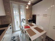 Visualizza le foto dell'immobile