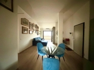 Visualizza le foto dell'immobile