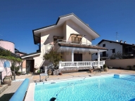 Visualizza le foto dell'immobile