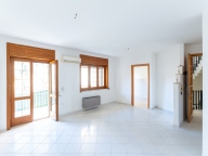 Visualizza le foto dell'immobile Visualizza le foto dell'immobile