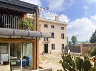 Visualizza le foto dell'immobile