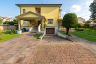 Visualizza le foto dell'immobile