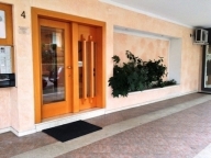 Visualizza le foto dell'immobile