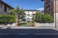 Visualizza le foto dell'immobile
