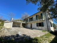 Visualizza le foto dell'immobile