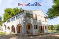 Visualizza le foto dell'immobile