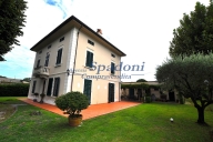 Visualizza le foto dell'immobile