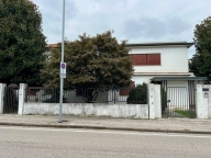 Visualizza le foto dell'immobile Visualizza le foto dell'immobile