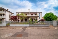 Visualizza le foto dell'immobile Visualizza le foto dell'immobile