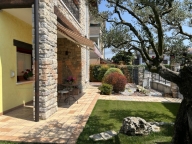 Visualizza le foto dell'immobile